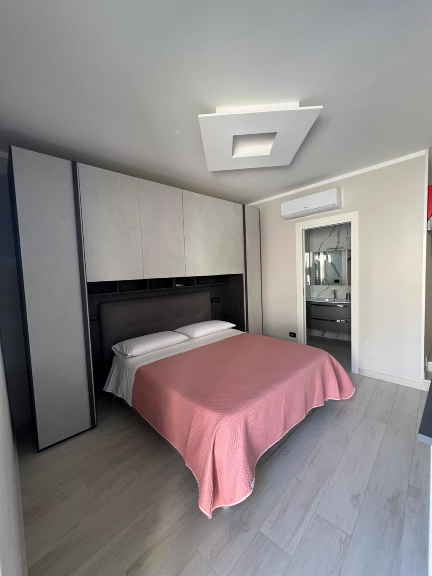 Brass Apartment Кастеламаре ди Стабия Екстериор снимка